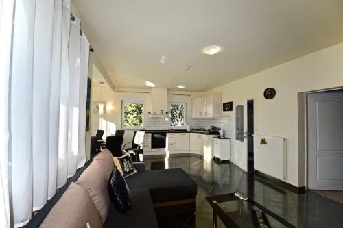 Hostal Sea View Apartments Near The Beach