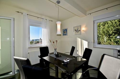 Hostal Sea View Apartments Near The Beach