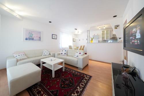 Holiday House Elashome