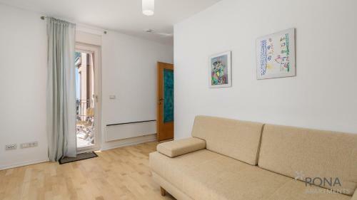Spacious Apartment With A Panoramic View