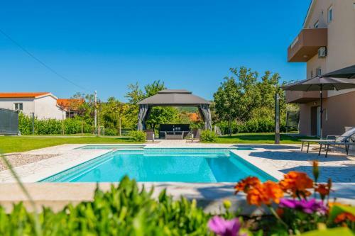 Prunus-luxurious Holiday Home With A Private Pool