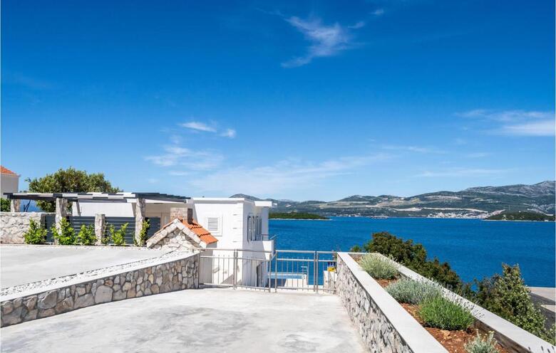 Two-bedroom Holiday Home In Janjina