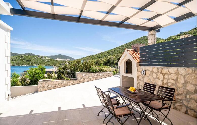 Two-bedroom Holiday Home In Janjina