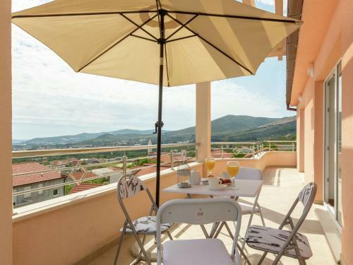 Beautiful Panoramic Views Top Floor Apartment, In Between Split And Trogir