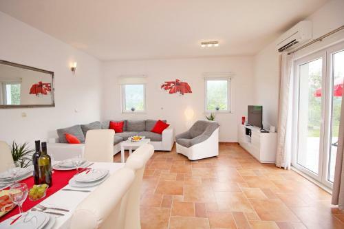 Villa Pasika With Private 31m2 Pool, Summer Kitchen With Bbq, 4 Bedrooms
