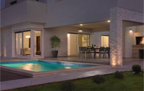 Four-bedroom Holiday Home In Krsan