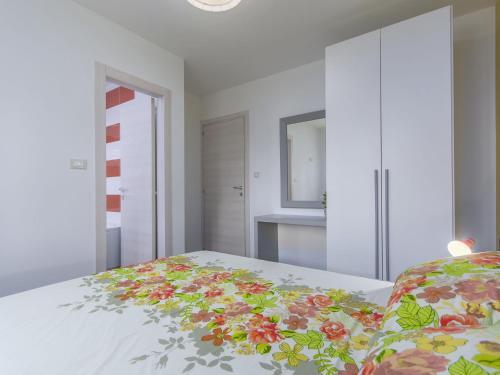 Peaceful Villa In Dubravci With Swimming Pool