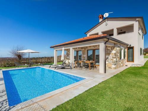 Gorgeous Villa With Pool And Terrace Surrounded By Nature !
