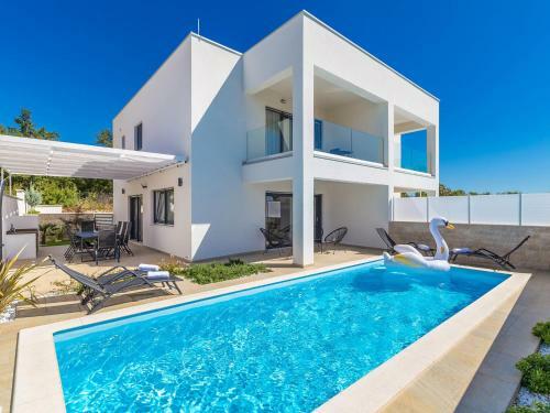 Scenic Villa In Linardi?i With Private Swimming Pool