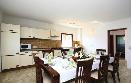 Four-bedroom Holiday Home In Lovran
