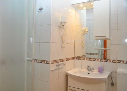 Hostal App & Rooms Ljuba - 130m From Sea