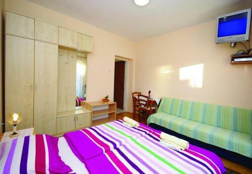 Hostal App & Rooms Ljuba - 130m From Sea