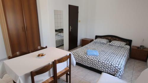 Hostal Apartments Eva