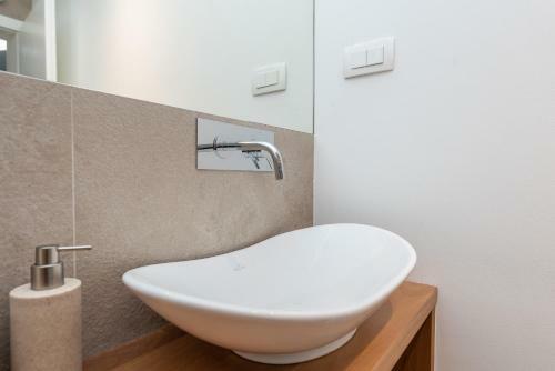 Bekina, Stylish Rooftop Pool Apartment