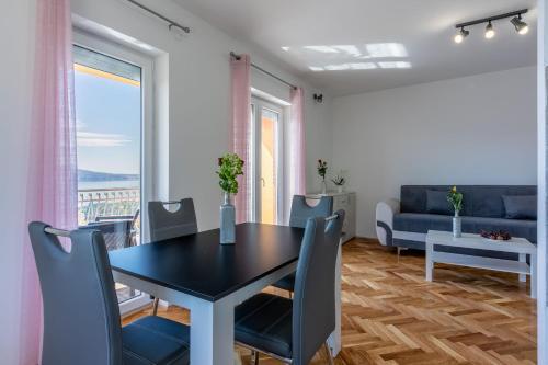 Apartments Leoalemar