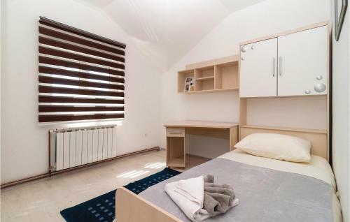 Five-bedroom Holiday Home In Obrovac Sinjski