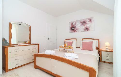 Five-bedroom Holiday Home In Obrovac Sinjski