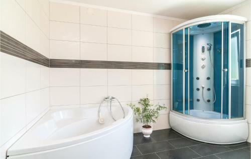 Five-bedroom Holiday Home In Obrovac Sinjski