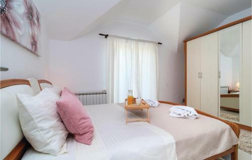 Five-bedroom Holiday Home In Obrovac Sinjski