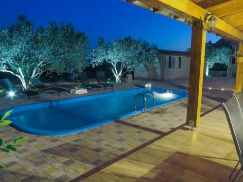 Enticing Mobile Home In Pako?tane With Swimming Pool
