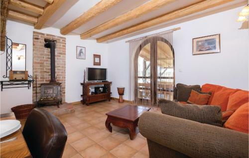 Two-bedroom Holiday Home In Poljana