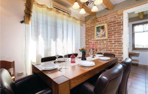 Two-bedroom Holiday Home In Poljana