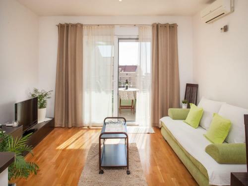 Apartment Green-close To The Sea