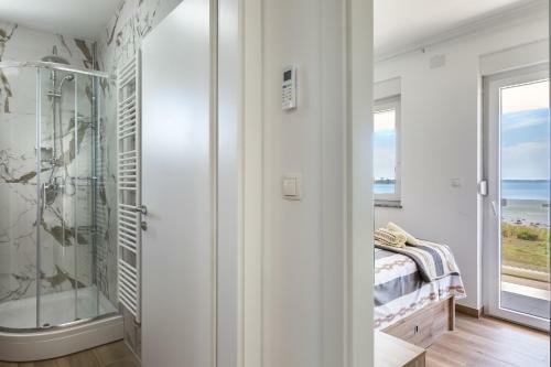 Beachfront Three Bedroom Villa With Hot Tub - Sgb3