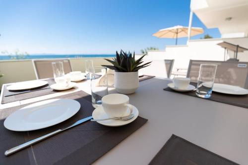 Crowonder Beachfront Reiterer Villa V2