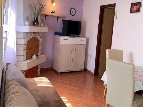 Cozy Dorina Apartment For 2 With A Fireplace