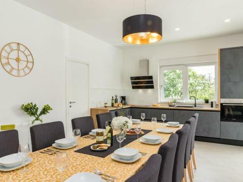 New Modern Villa With Private Pool And Outdoor Kitchen