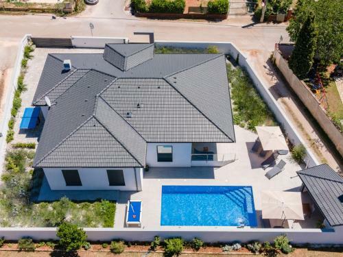 New Modern Villa With Private Pool And Outdoor Kitchen