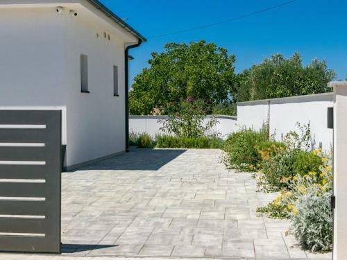New Modern Villa With Private Pool And Outdoor Kitchen