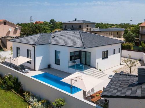 New Modern Villa With Private Pool And Outdoor Kitchen