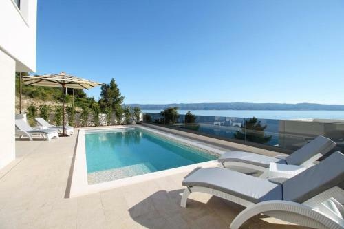 Ravnice Villa Sleeps 8 Pool Air Con Wifi T812194