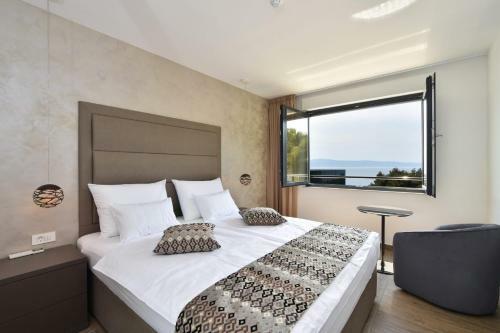 Ravnice Villa Sleeps 8 Pool Air Con Wifi T812194