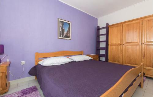 Two-bedroom Apartment In Rogoznica