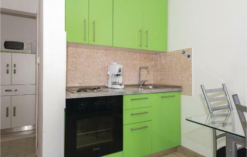 Two-bedroom Apartment In Rogoznica