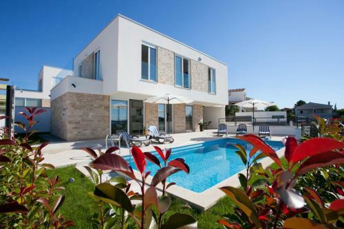 Villa White Marble