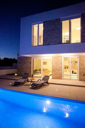 Villa White Marble