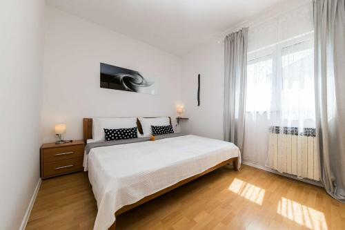 Apartamentos Rebic Selce With Sea View