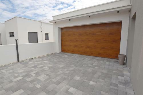 Family Villa With Pool And Garden