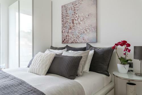 The Majestic Bel Etage Upscale Apartment With Pool
