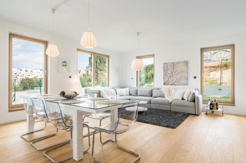 The Majestic Bel Etage Upscale Apartment With Pool