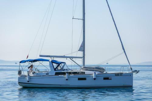 Beneteau Oceanis 38.1.- Anima Maris II