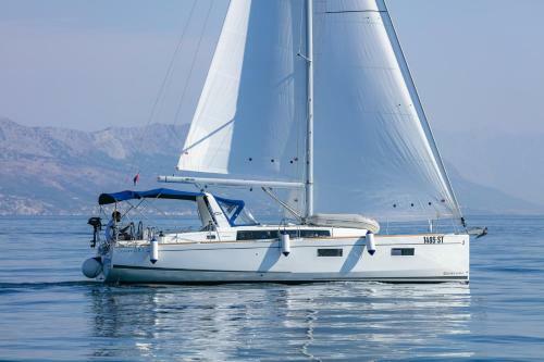 Beneteau Oceanis 38.1.- Anima Maris II