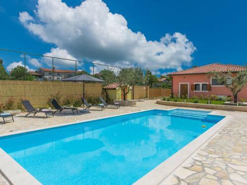 Villa For Up To 8 Persons With Private Pool, Summer Kitchen And Jacuzzi