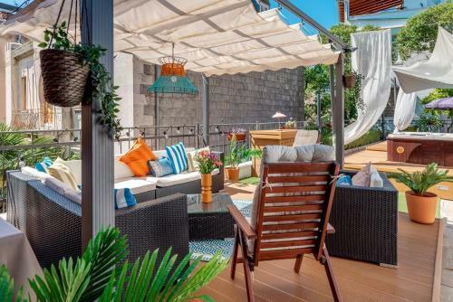 Bed & Breakfast Evala Luxury Rooms With Pool And Garden