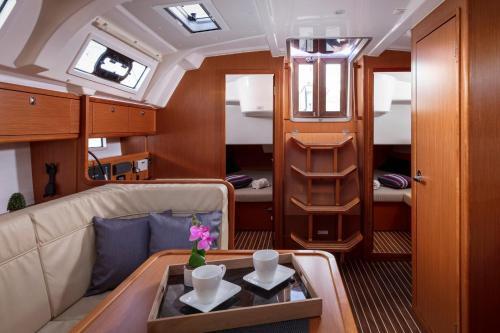 Bavaria Cruiser 41 - Nina Sailing Boat