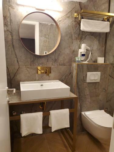 Hostal Bo?ket Luxury Rooms